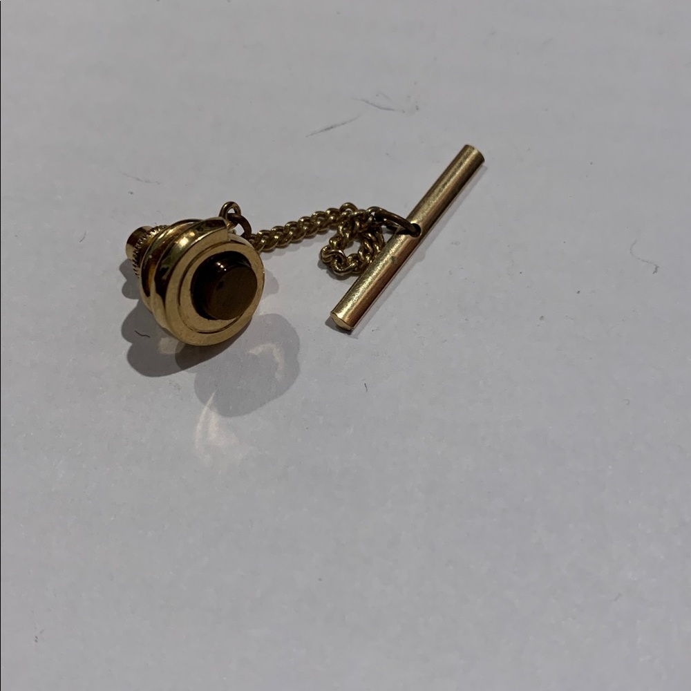 Vintage tigers eye in classic gold tone setting tie pin